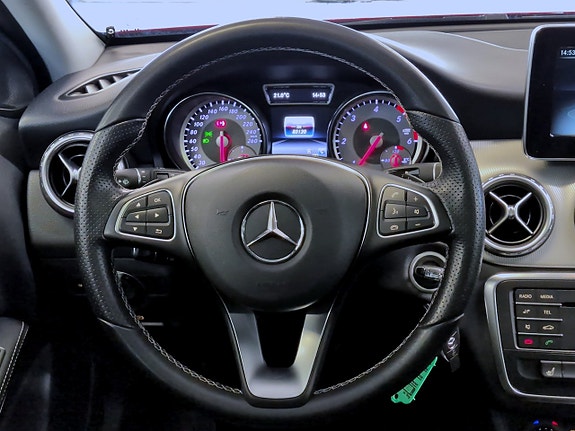 Mercedes-Benz GLA200 d 10 of 15