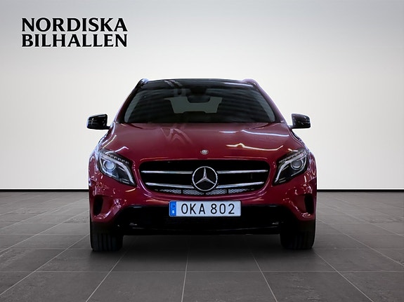 Mercedes-Benz GLA200 d 2 of 15