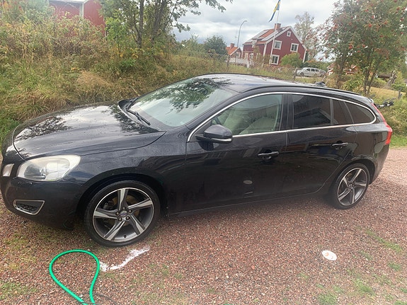 Volvo V60 2 of 8