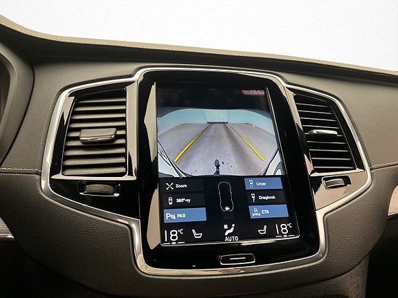 Volvo XC90 24 of 30