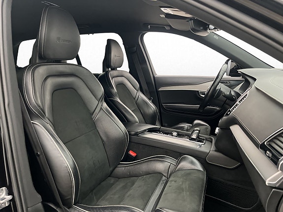 Volvo XC90 14 of 30