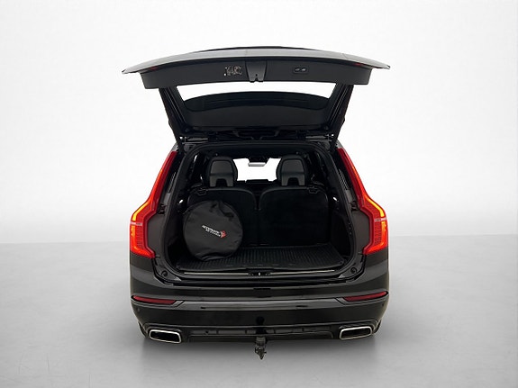 Volvo XC90 10 of 30