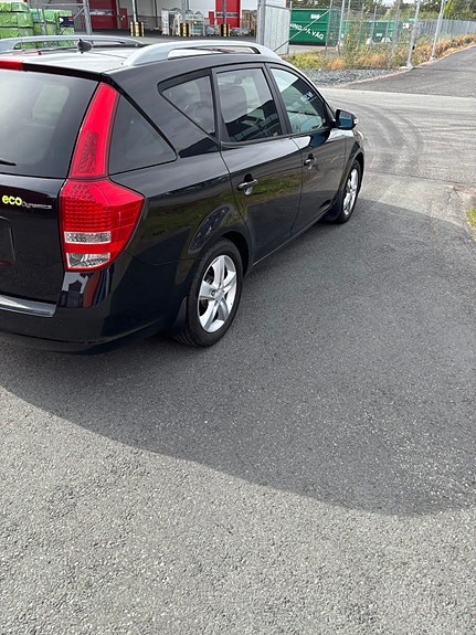 Kia Ceed 2 of 8