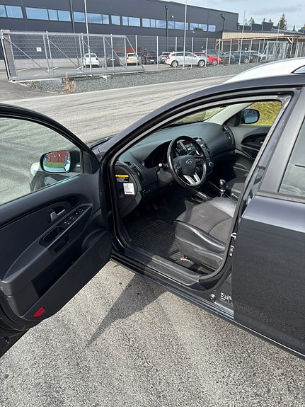Kia Ceed 3 of 8