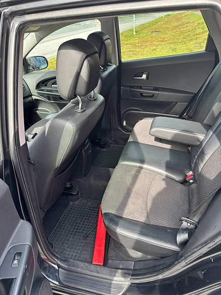 Kia Ceed 4 of 8