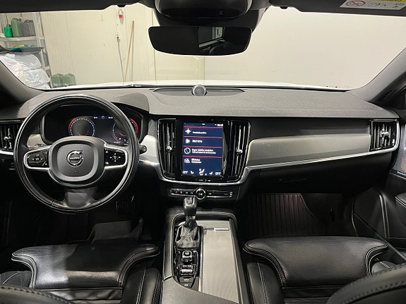 Volvo V90 Cross Country 13 of 25