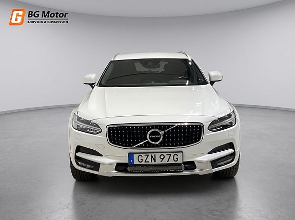 Volvo V90 Cross Country 2 of 25