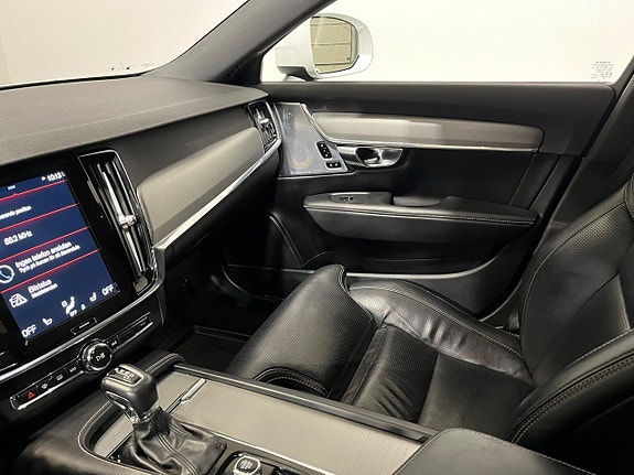Volvo V90 Cross Country 17 of 25