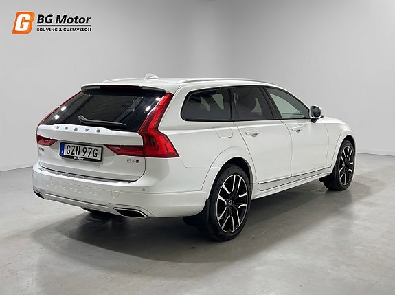 Volvo V90 Cross Country 4 of 25