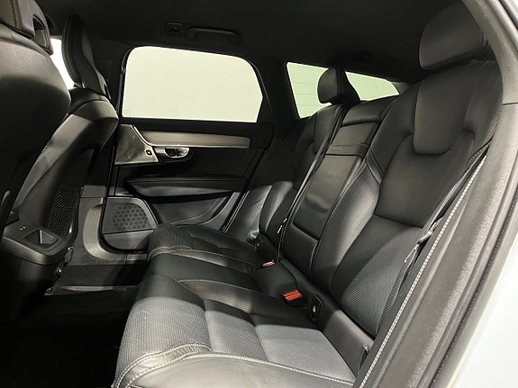 Volvo V90 Cross Country 10 of 25