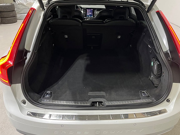 Volvo V90 Cross Country 11 of 25