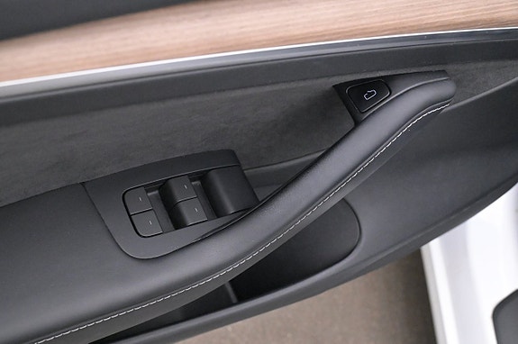 Tesla Model 3 10 of 27