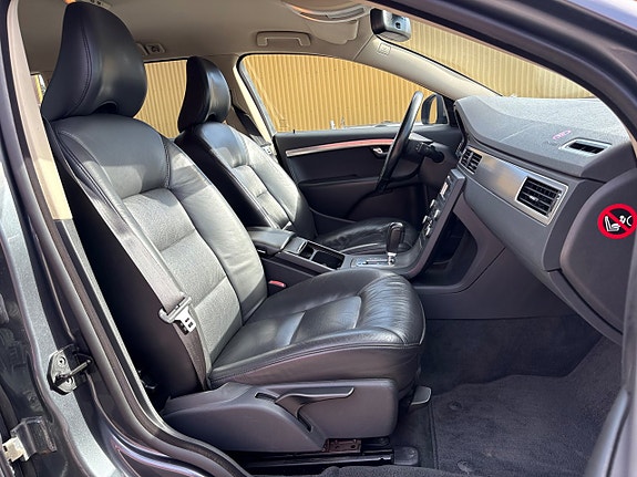 Volvo V70 12 of 20