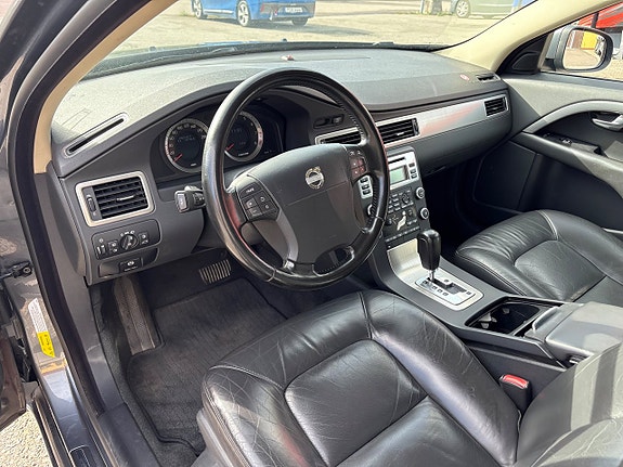 Volvo V70 9 of 20