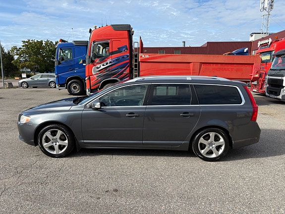 Volvo V70 2 of 20