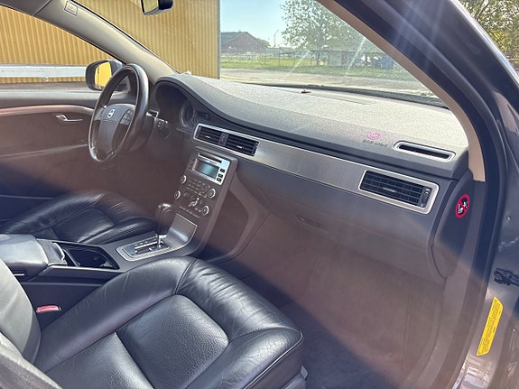 Volvo V70 11 of 20