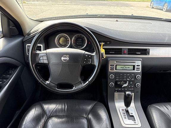 Volvo V70 8 of 20
