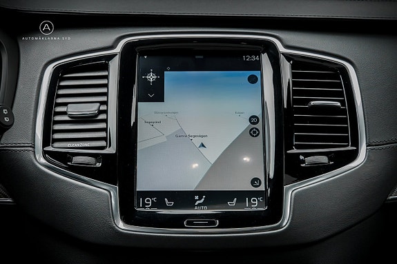 Volvo XC90 11 of 29