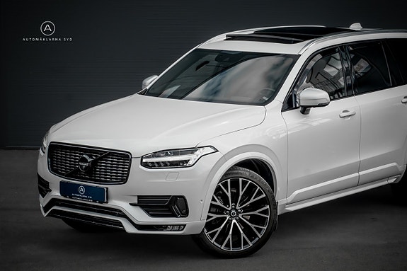 Volvo XC90 2 of 29