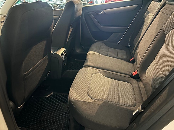 Volkswagen Passat 10 of 11