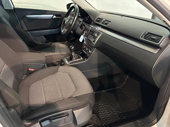 Volkswagen Passat 8 of 11