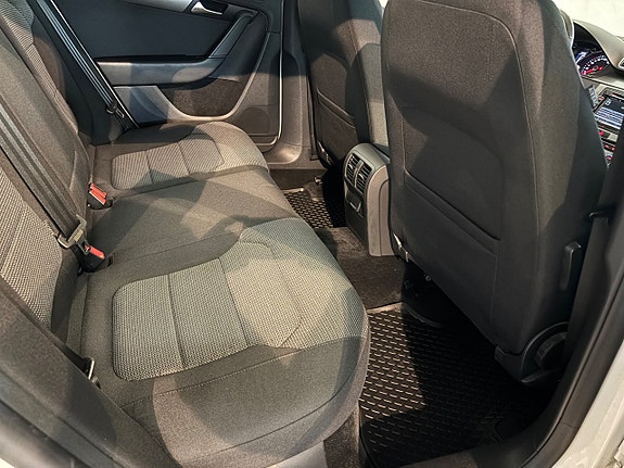 Volkswagen Passat 9 of 11