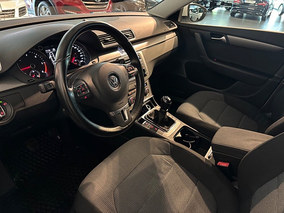 Volkswagen Passat 5 of 11