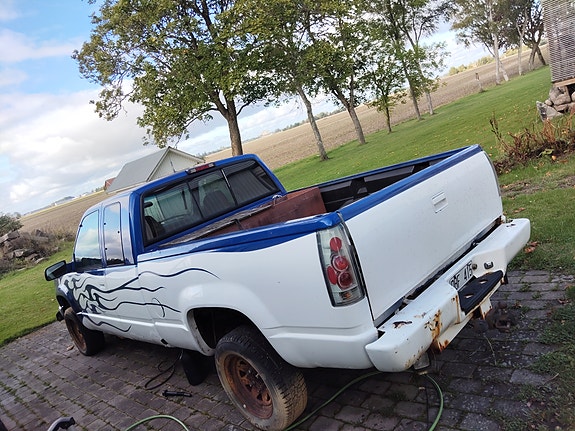 Chevrolet K2500 7 of 10