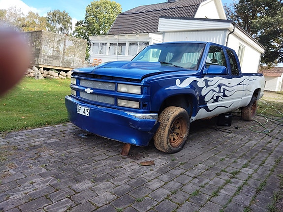 Chevrolet K2500 2 of 10