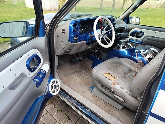 Chevrolet K2500 5 of 10