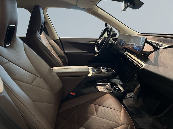 BMW iX 10 of 26
