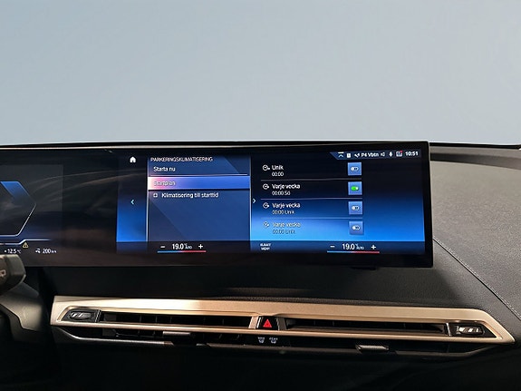 BMW iX 15 of 26