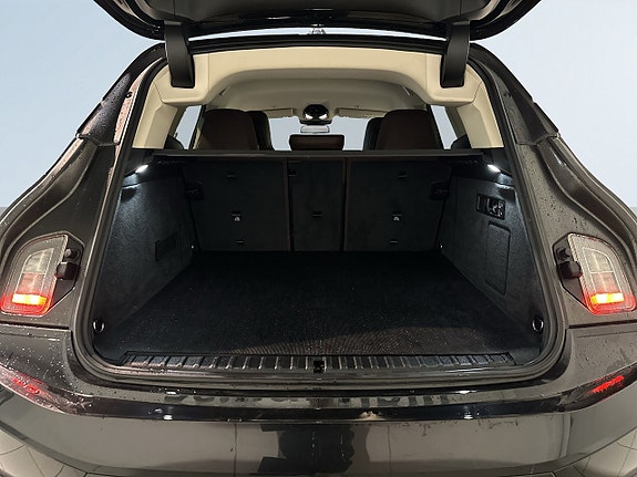 BMW iX 12 of 26