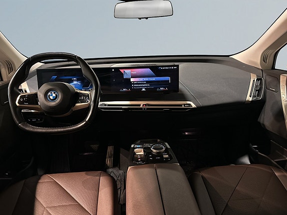 BMW iX 8 of 26