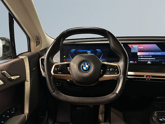 BMW iX 9 of 26