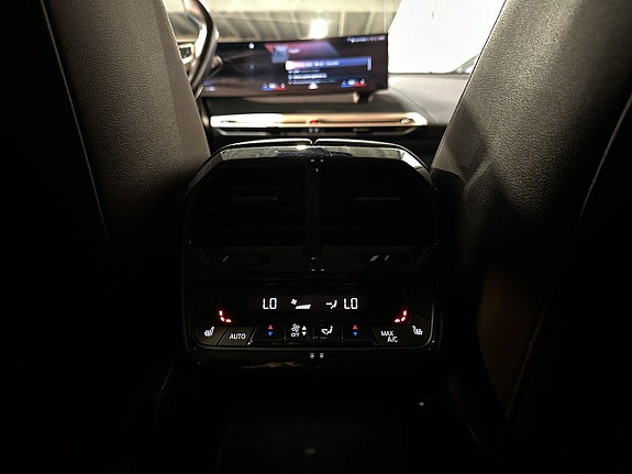 BMW iX 17 of 26