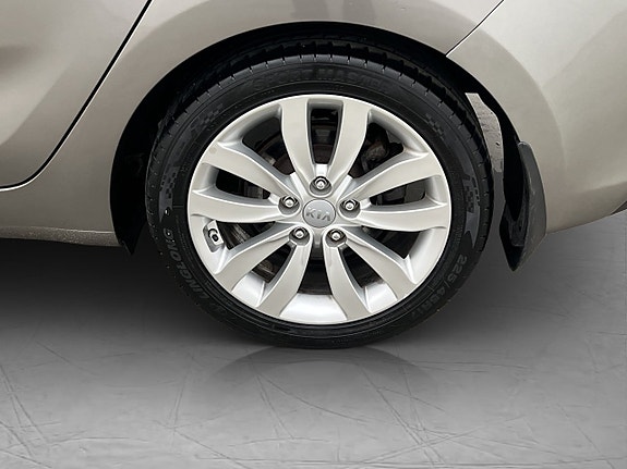 Kia Carens 25 of 27