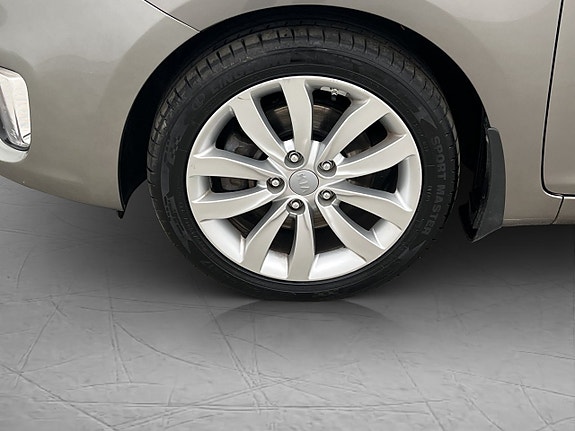 Kia Carens 24 of 27