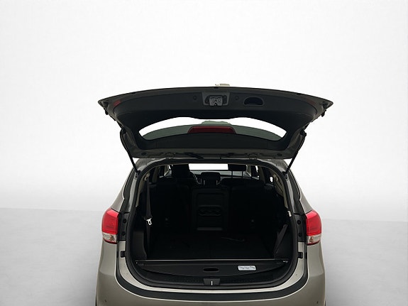 Kia Carens 10 of 27