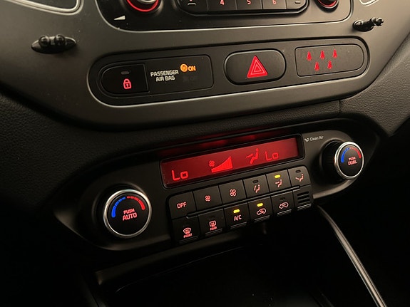 Kia Carens 23 of 27