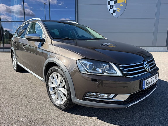 Volkswagen Passat Alltrack 2 of 7