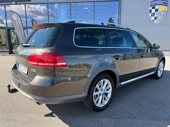 Volkswagen Passat Alltrack 3 of 7