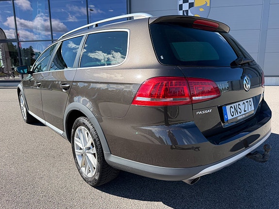 Volkswagen Passat Alltrack 4 of 7