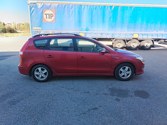 Hyundai i30 8 of 16