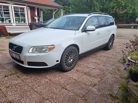 Volvo V70 3 of 6