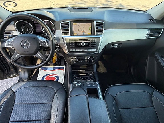 Mercedes-Benz ML350 21 of 27