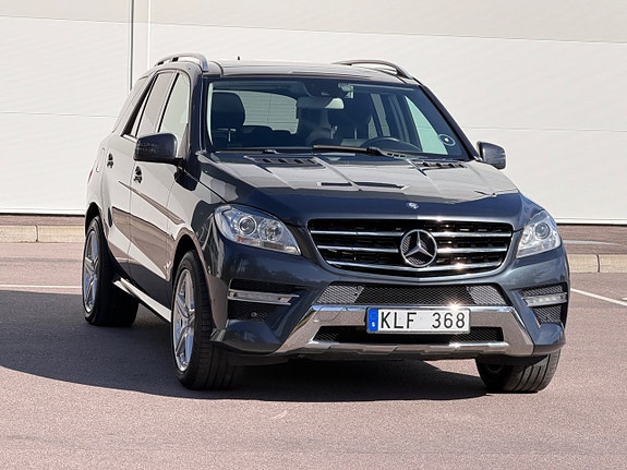 Mercedes-Benz ML350 3 of 27