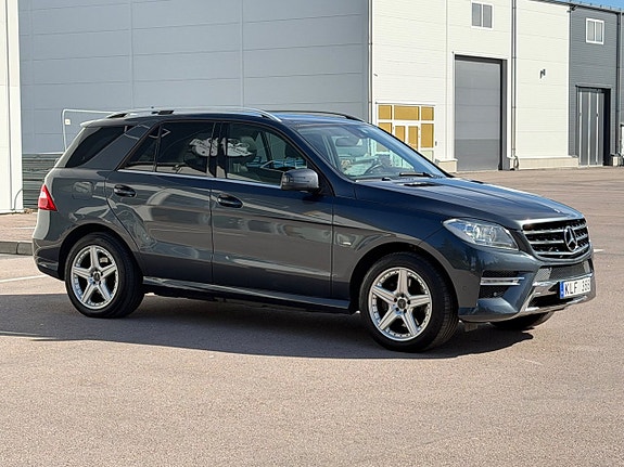 Mercedes-Benz ML350 4 of 27