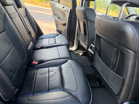 Mercedes-Benz ML350 19 of 27