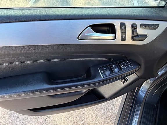 Mercedes-Benz ML350 22 of 27